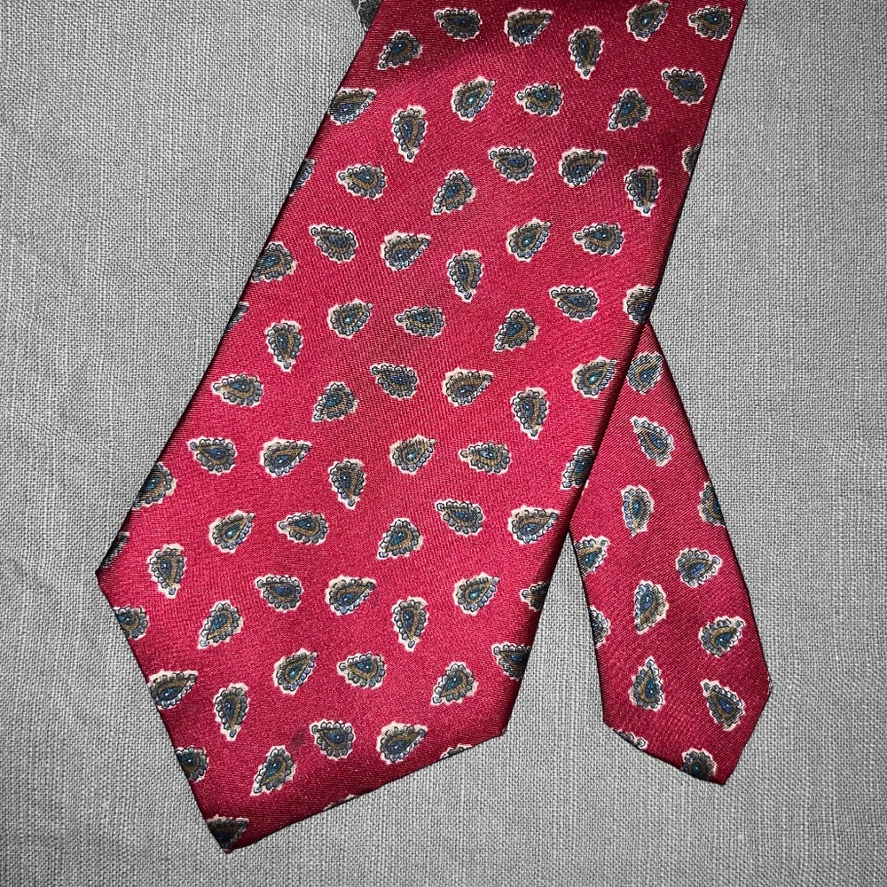 Geoffrey Beene Burgundy Small Paisley Tie